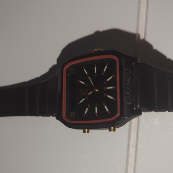 Ultra Rare Vintage Analog 90's Watch - Picture 4 of 9